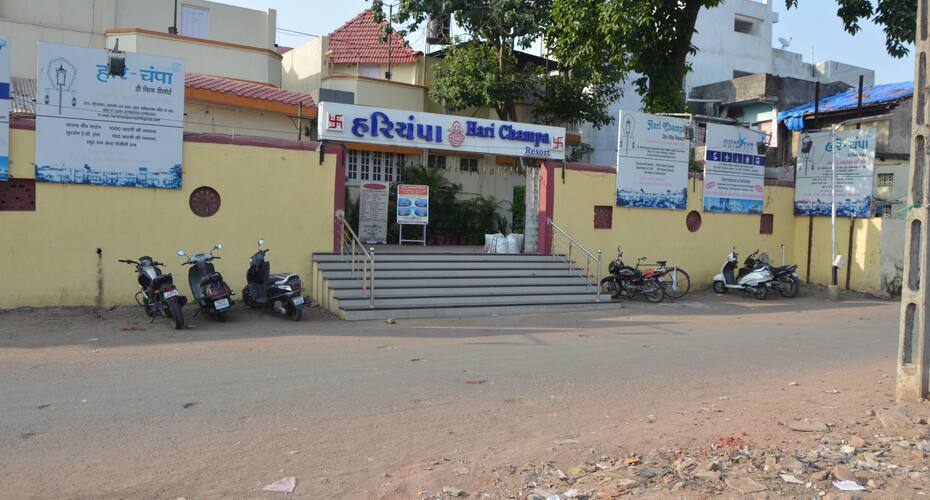 Hari Champa Resort, Surat 3